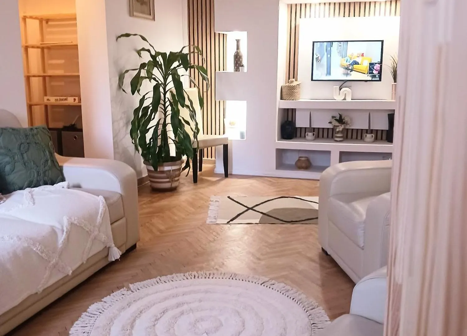 The House In The Park Bucharest Apartment
