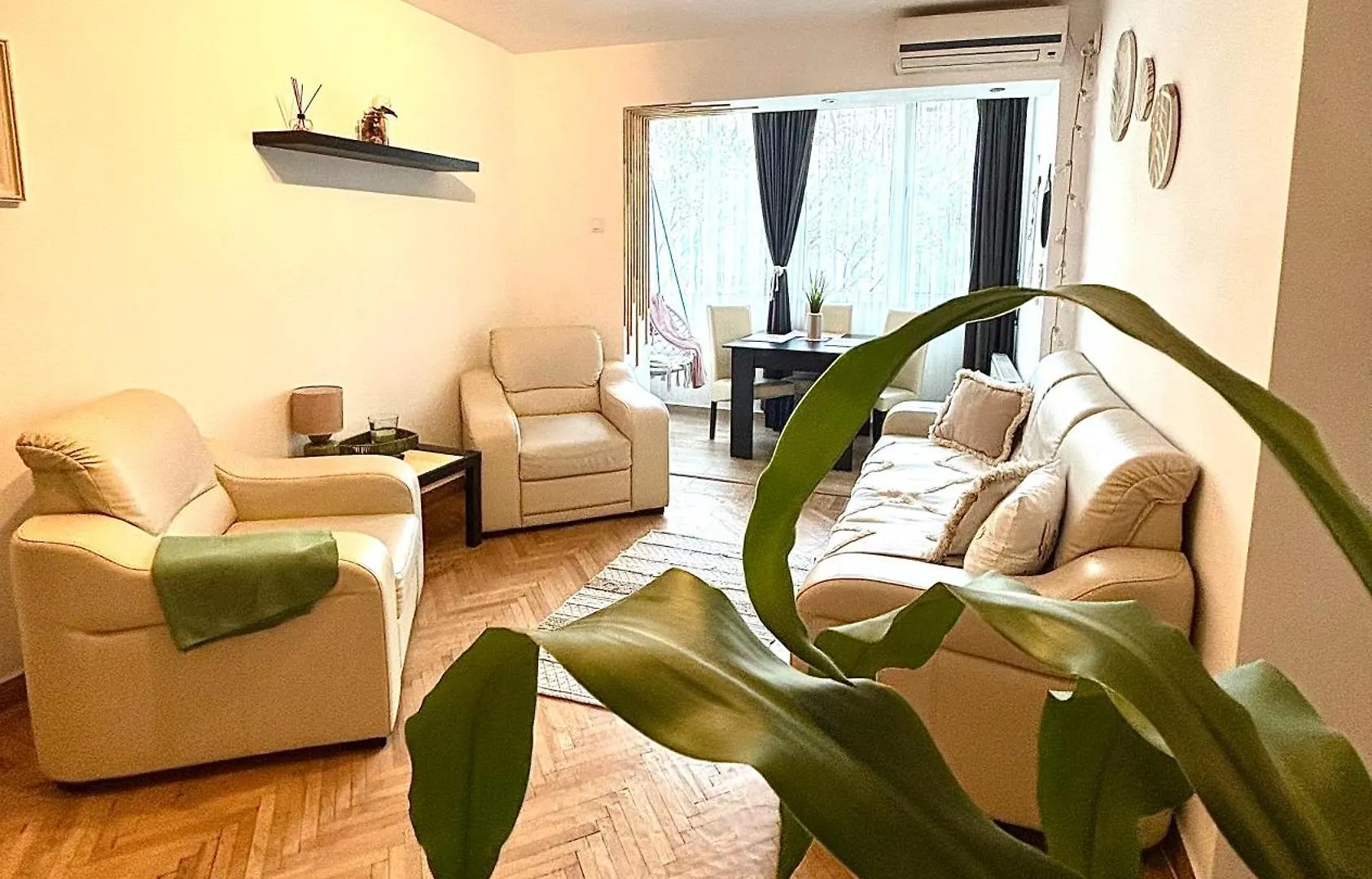 The House In The Park Bucharest Apartment